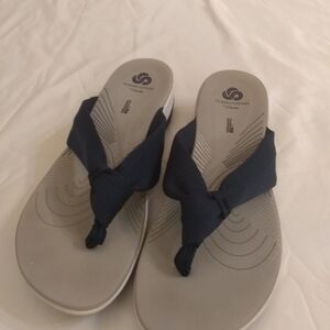 Cloudsteppers by Clarks Women's Navy Knot-Detail Thong Sandals